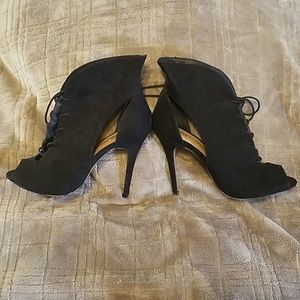Black peep toe suede heel